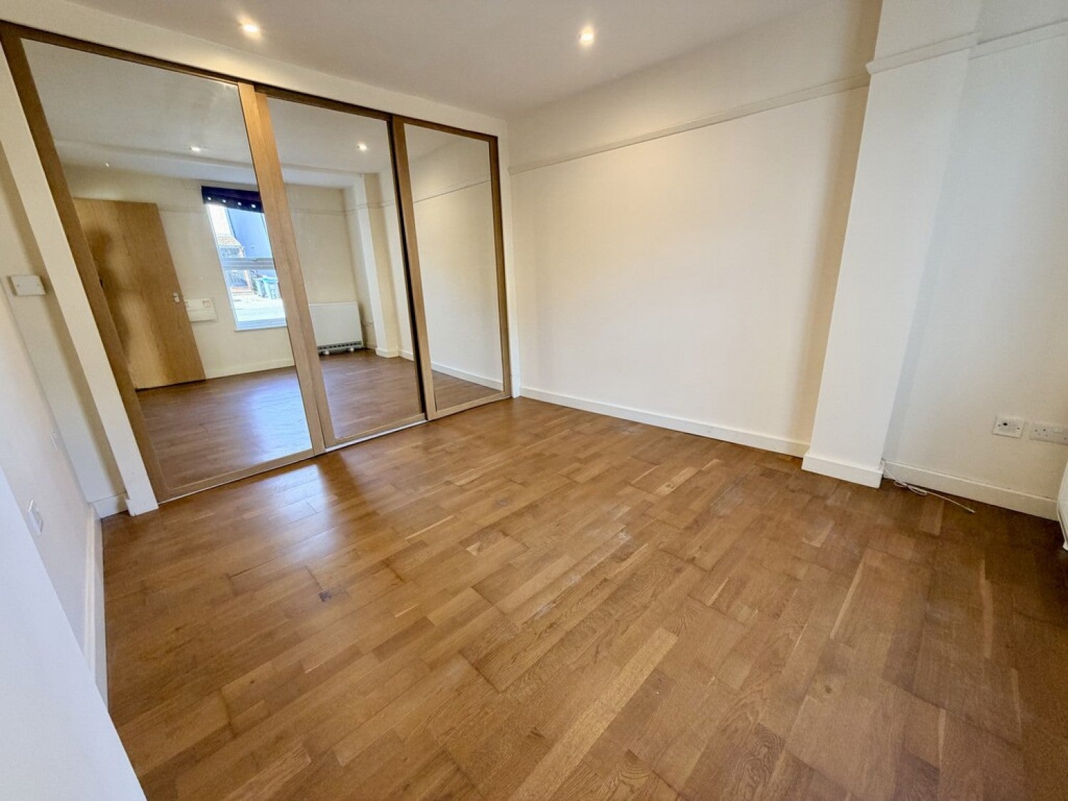 Flat Mansfield Road in Greater London