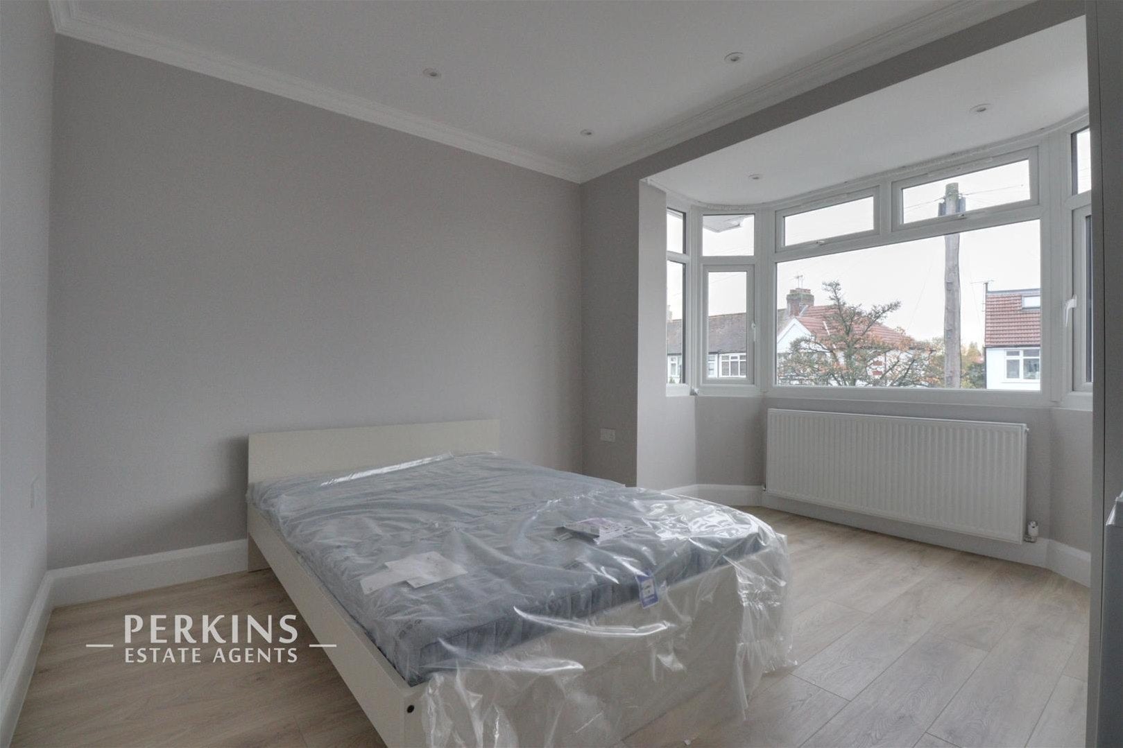 Room Tavistock Avenue in Greater London