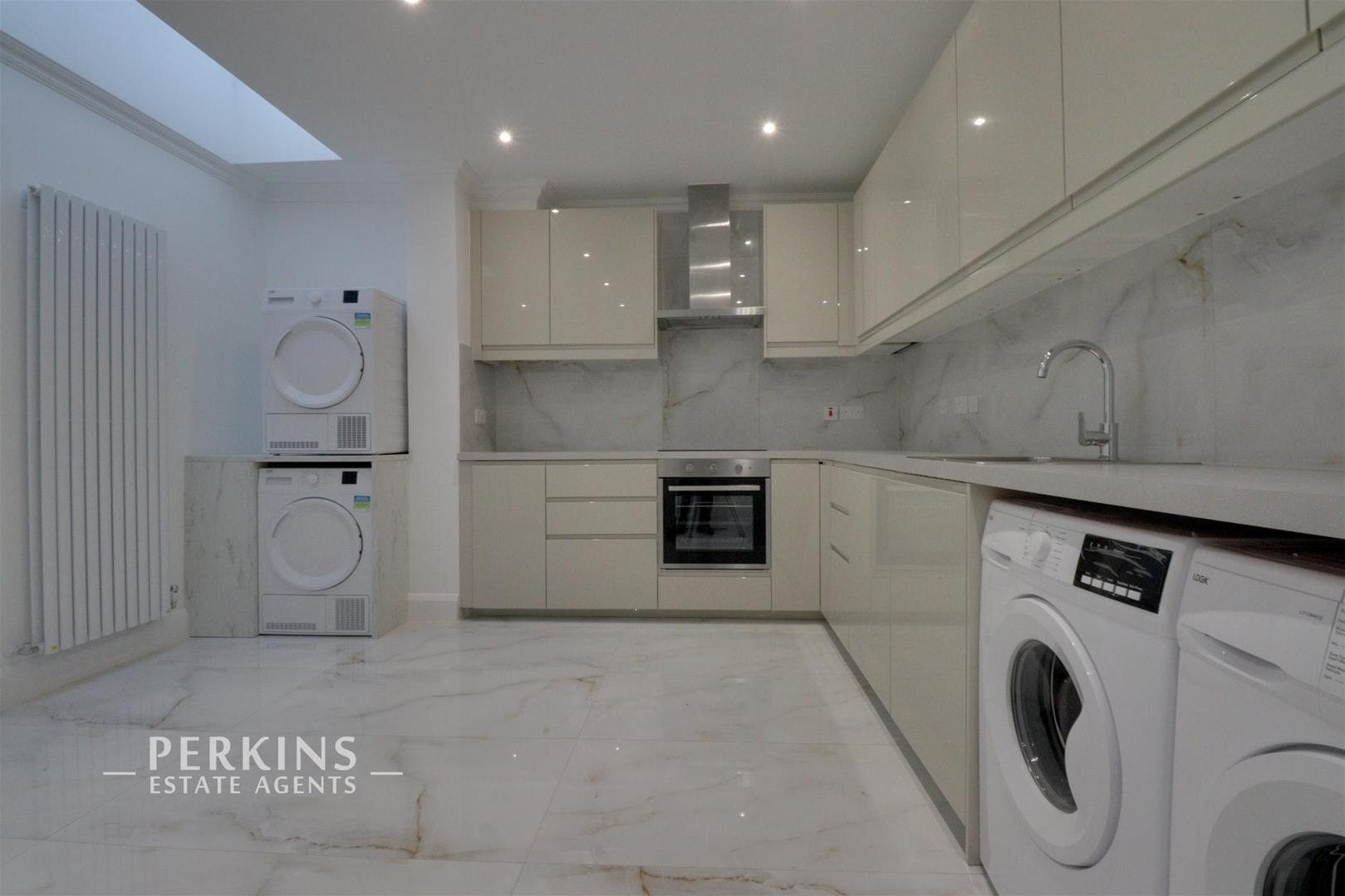 Room Tavistock Avenue in Greater London