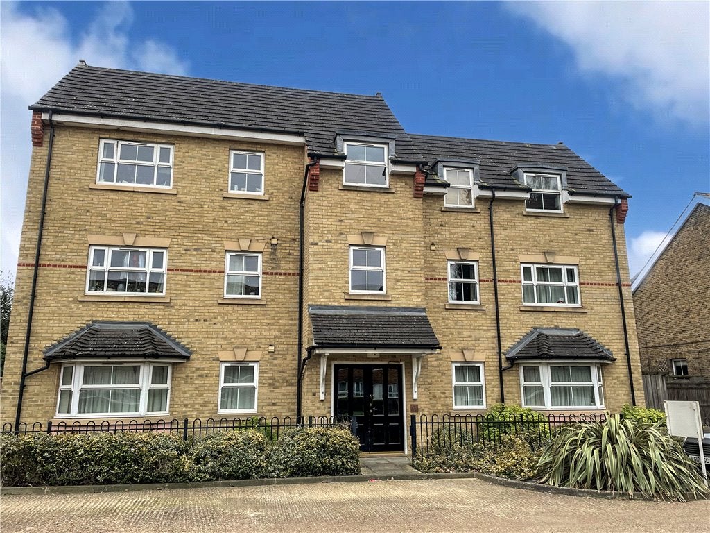 Flat Strode Street in Borough of Runnymede