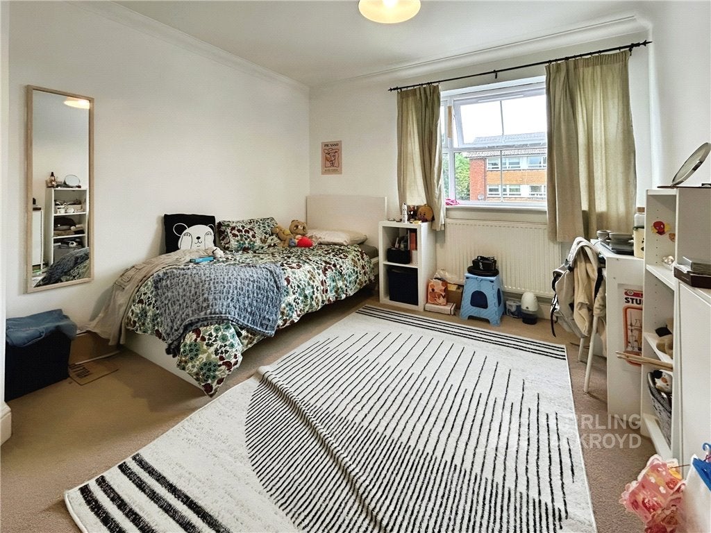 Flat Strode Street in Borough of Runnymede