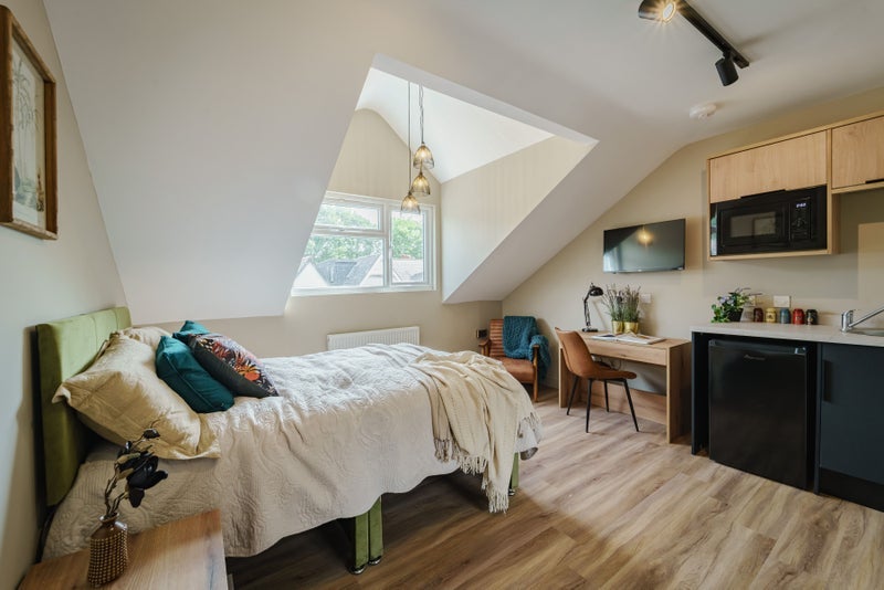 Room Heeley Road in Birmingham