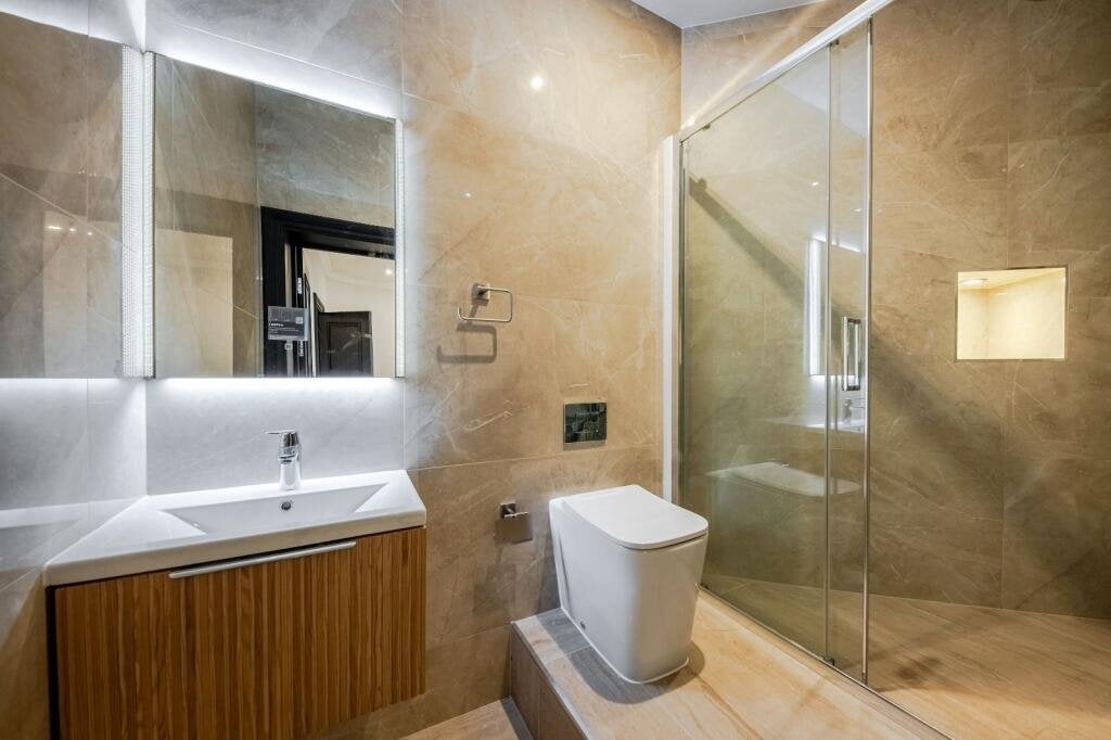 Flat Marloes Road in Greater London