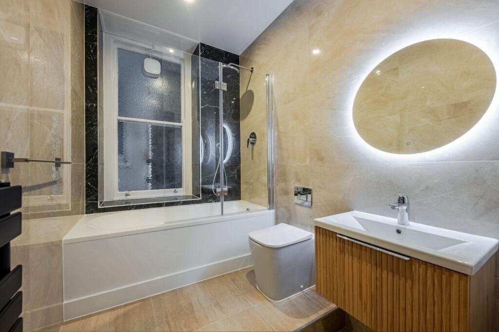 Flat Marloes Road in Greater London