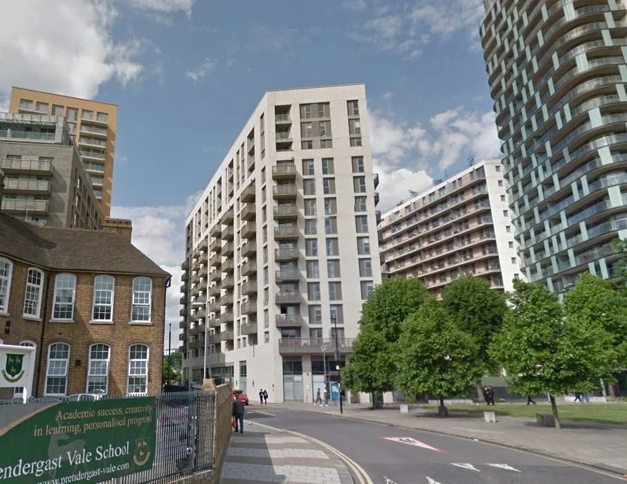 Flat Cornmill Lane in Greater London