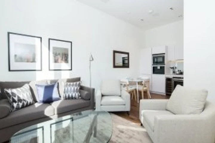 Flat Aldersgate Street in City of London