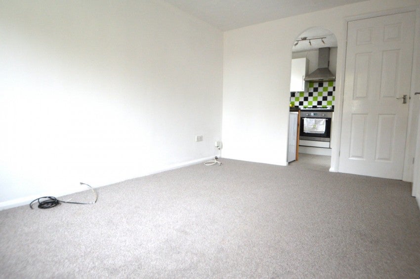 Flat Rockall Court in Slough