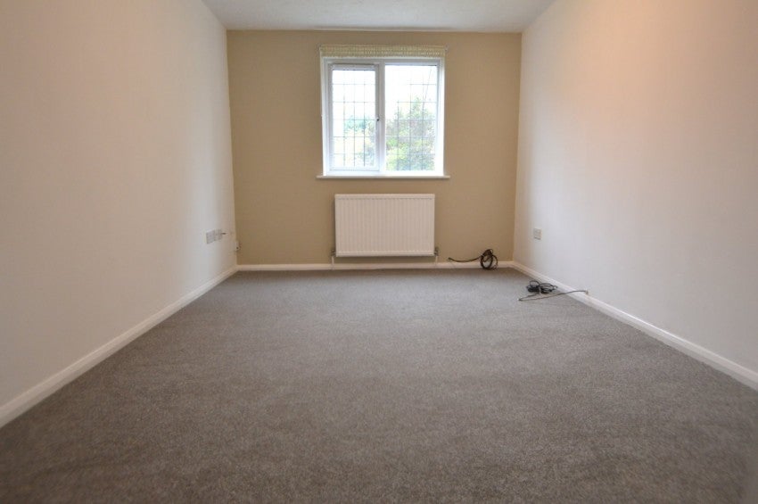 Flat Rockall Court in Slough