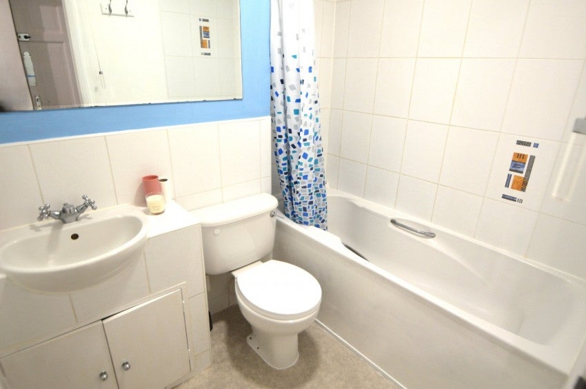 Flat Rockall Court in Slough