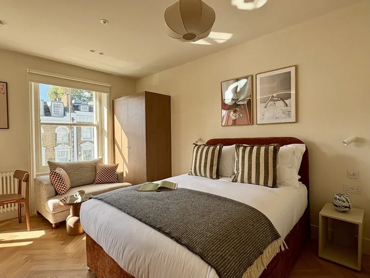 Flat Gloucester Avenue in Greater London