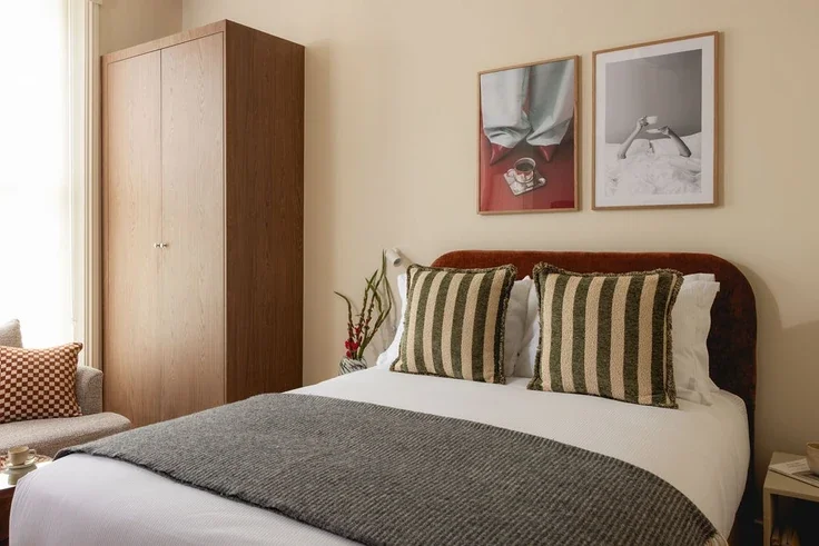 Flat Gloucester Avenue in Greater London