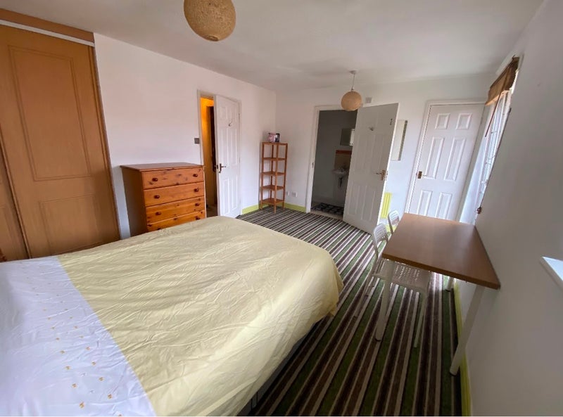 Room Campbell Drive in Cardiff