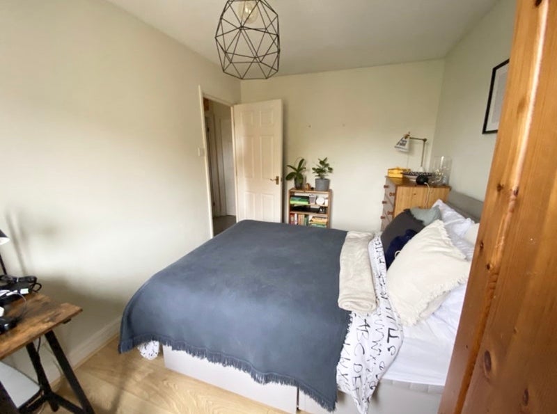 Room Campbell Drive in Cardiff
