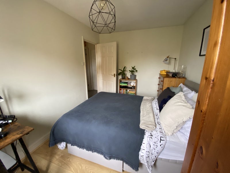 Room Campbell Drive in Cardiff