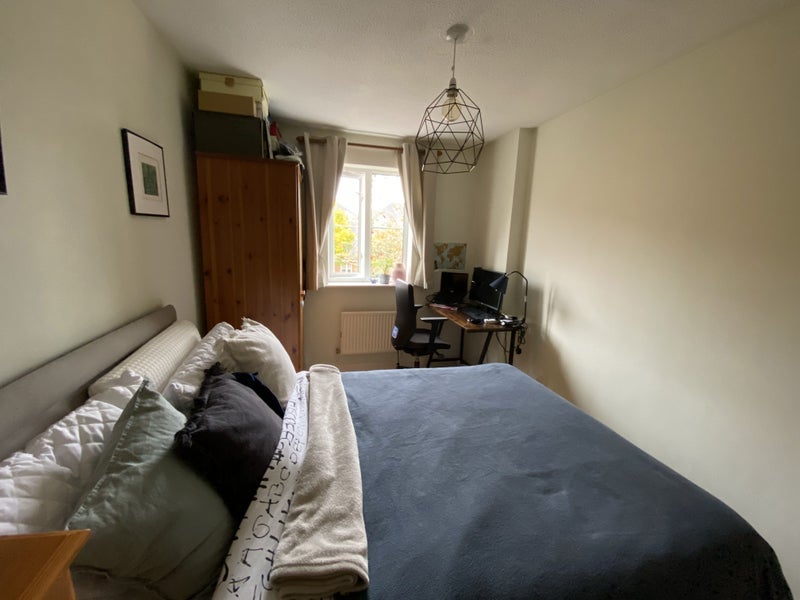 Room Campbell Drive in Cardiff