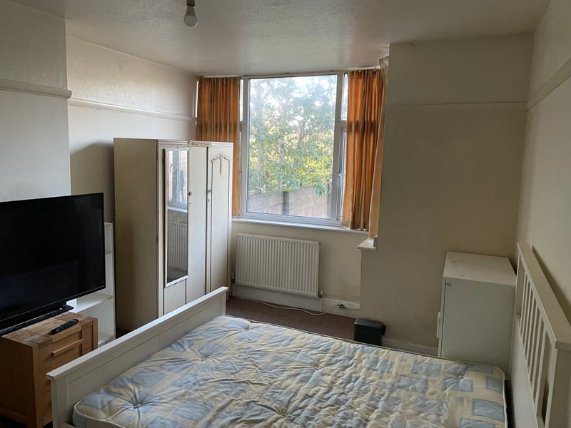 Room Radley Road in Bristol