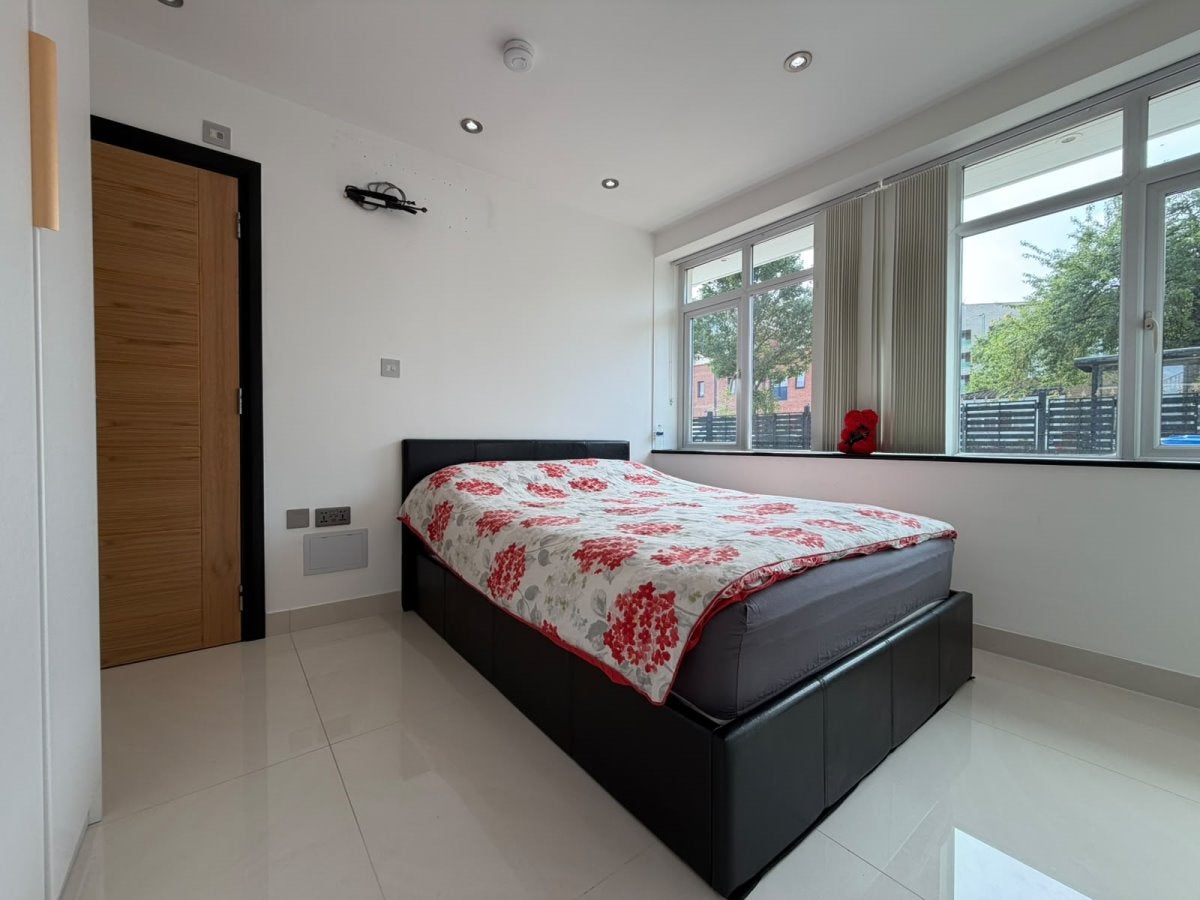 Room The Crescent in London