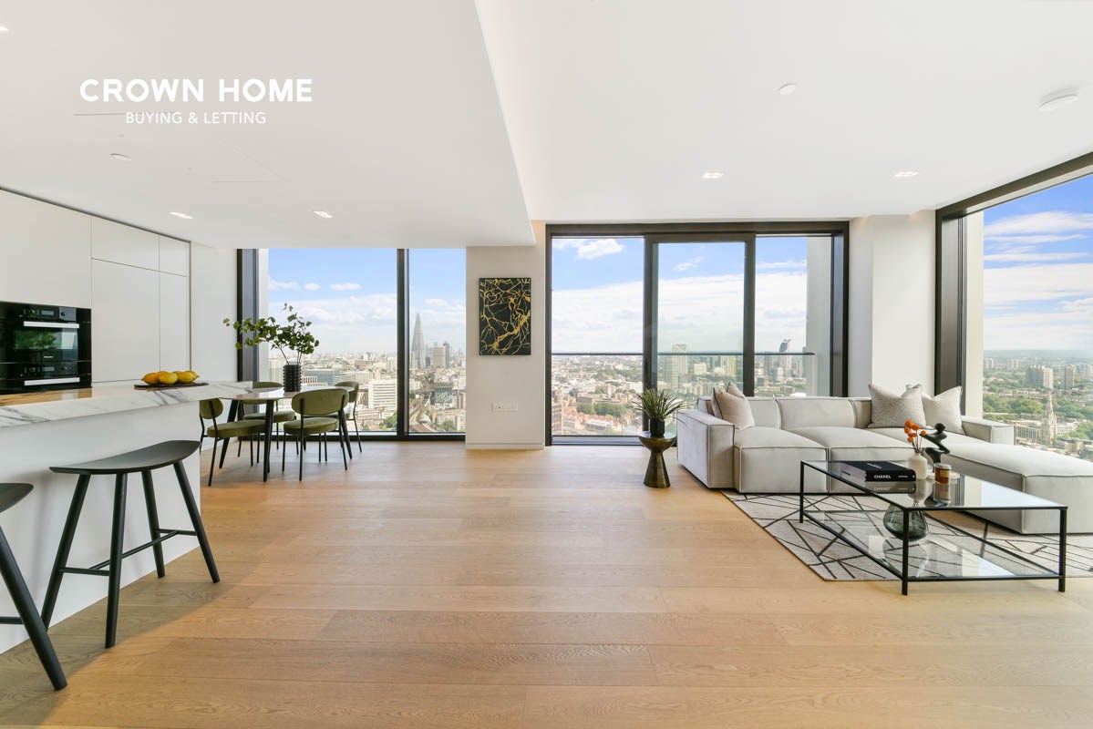 Flat Southbank in Greater London