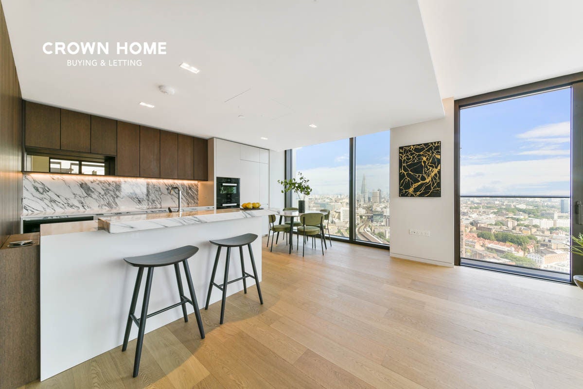 Flat Southbank in Greater London