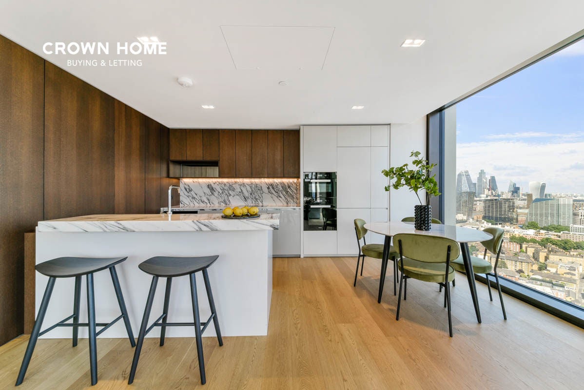 Flat Southbank in Greater London