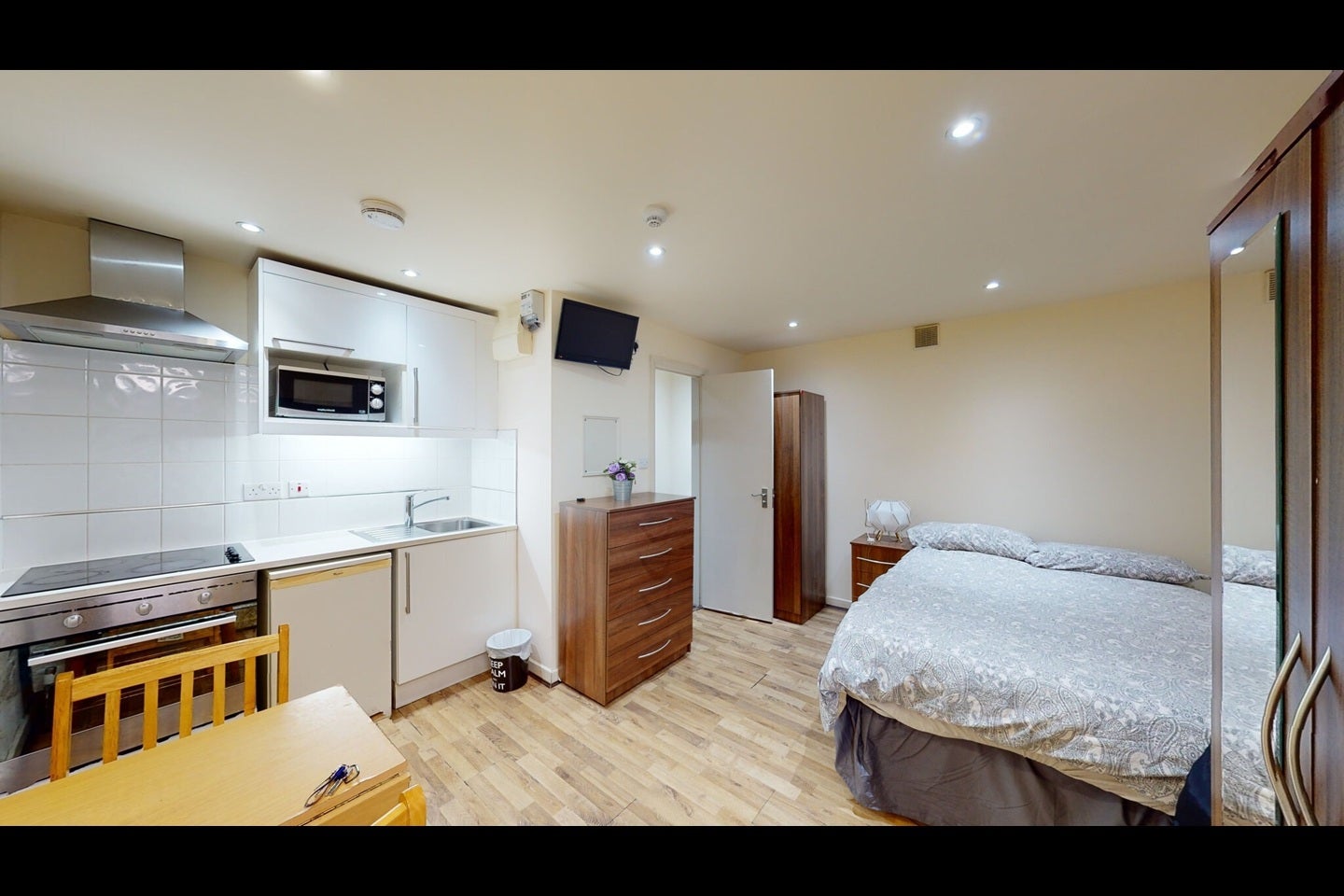 Flat Ash Grove in Greater London