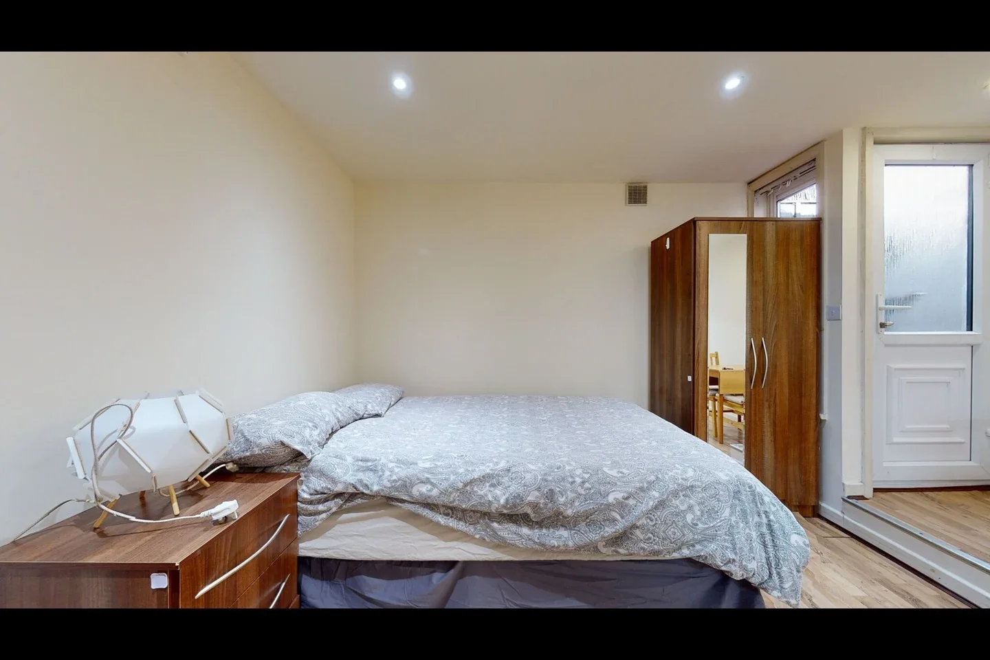 Flat Ash Grove in Greater London