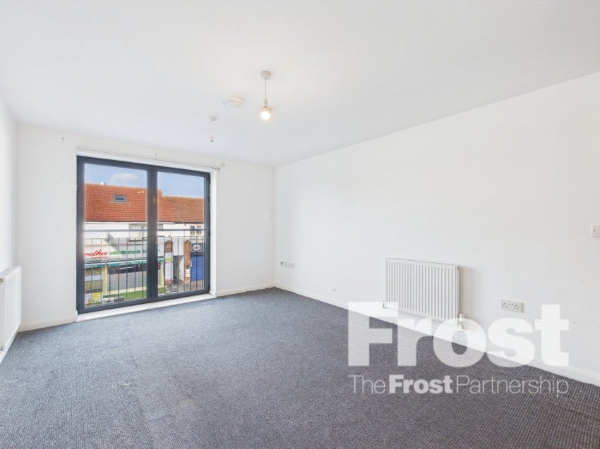 Flat Meadfield Road in Slough