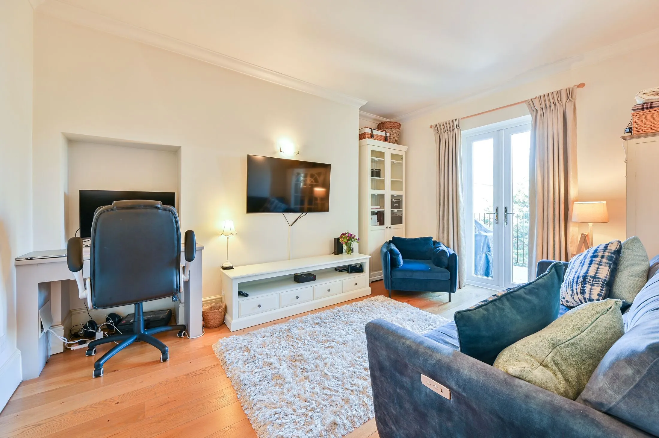 Flat Browning Street in Greater London
