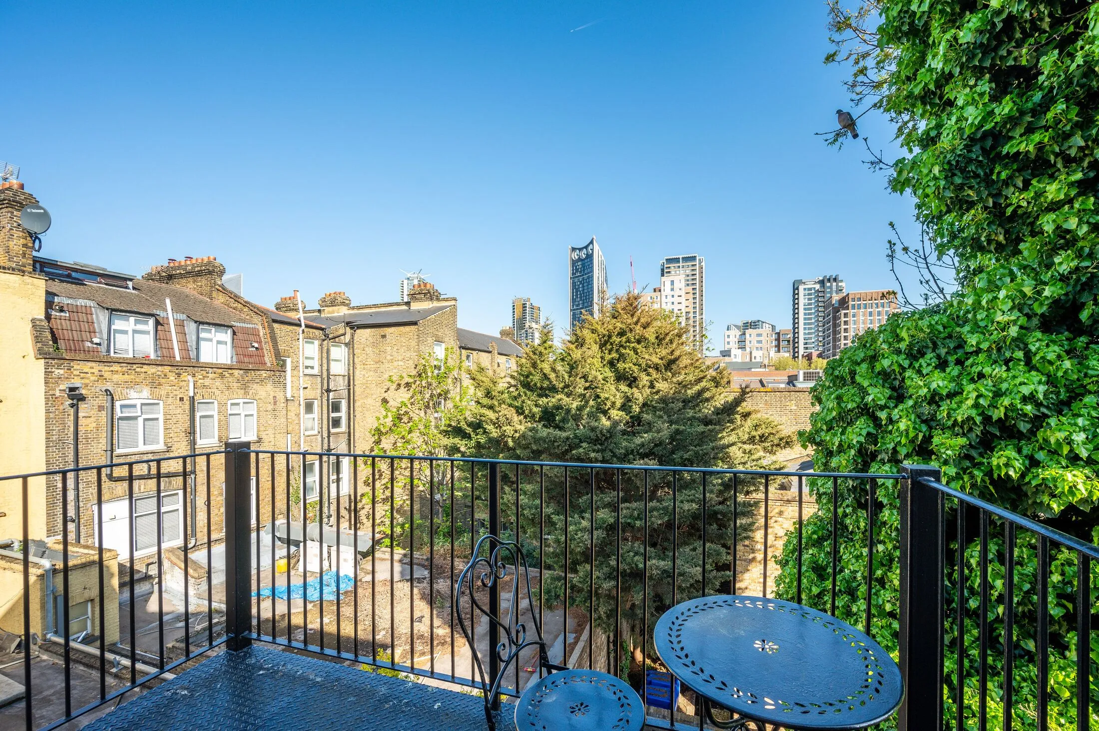 Flat Browning Street in Greater London