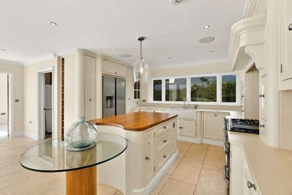 House Eversley Park in Greater London