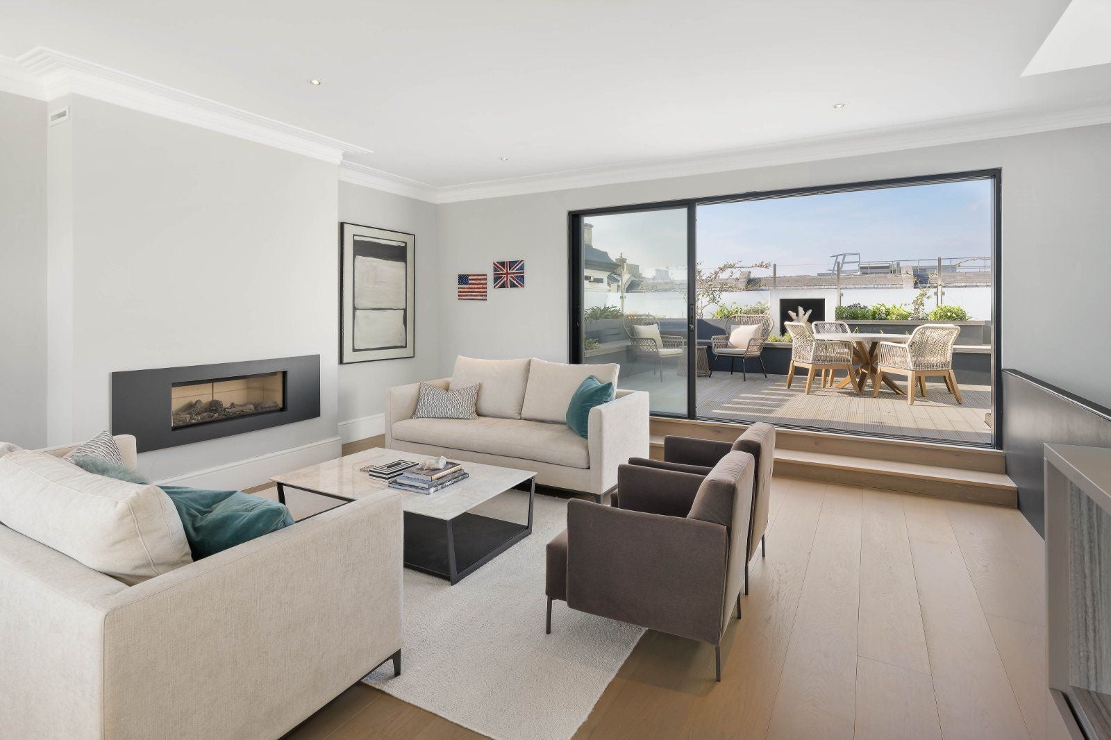 Flat De Vere Gardens in Greater London