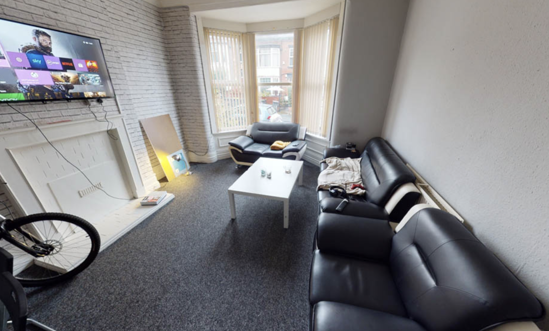 Flat Kirkstall Lane in Leeds