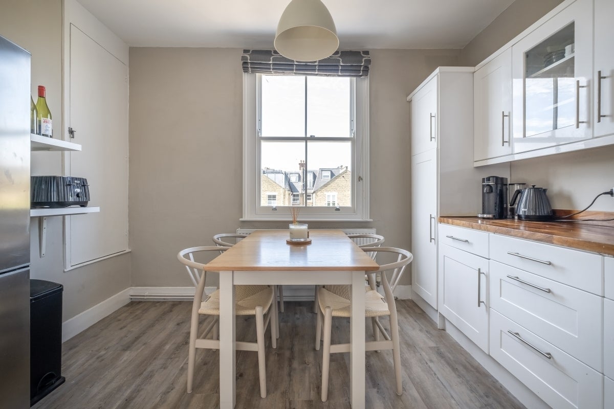 Flat Swaby Road in Greater London