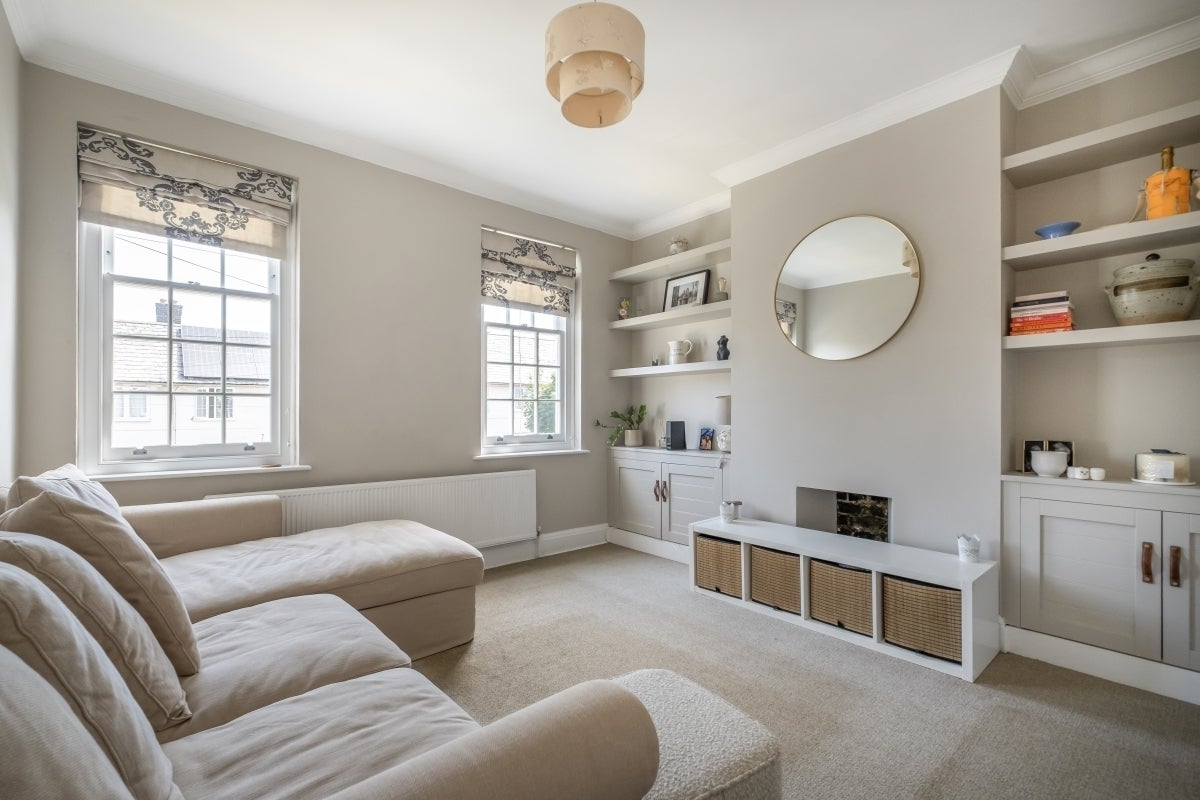 Flat Swaby Road in Greater London