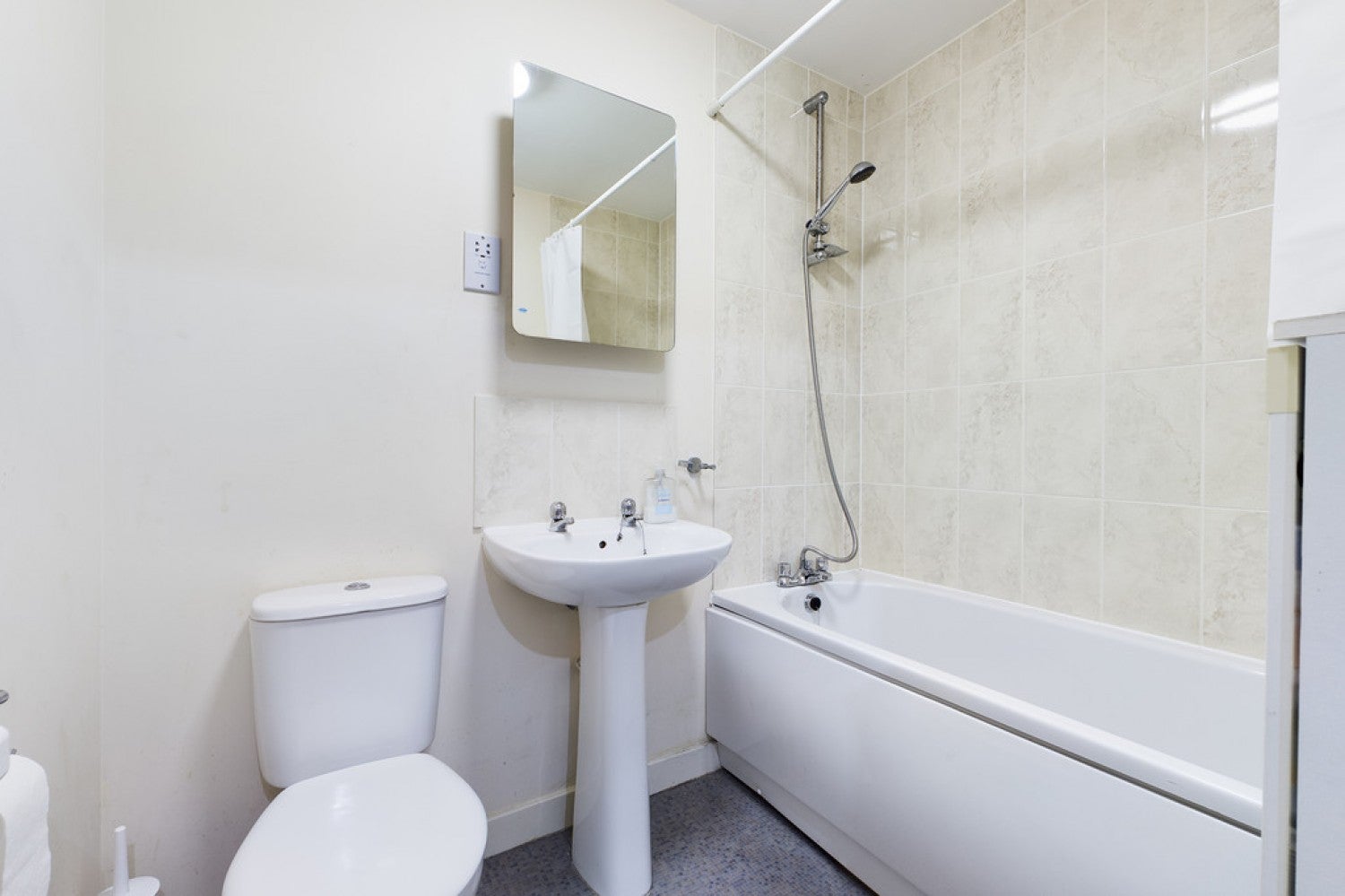 Flat Carter Close in Folkestone and Hythe District