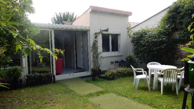 House Rue des Treilles in Libourne