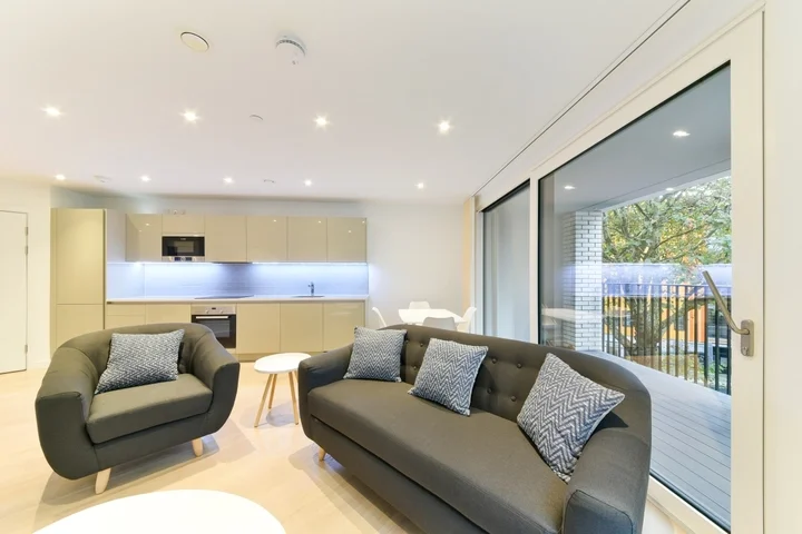 Flat Sayer Street in Greater London