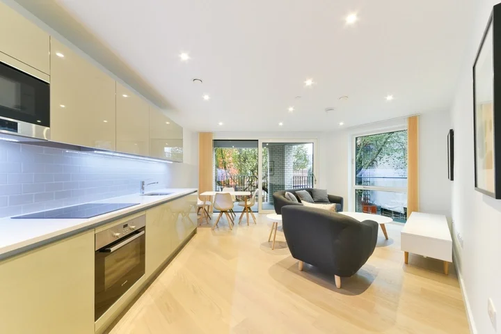 Flat Sayer Street in Greater London