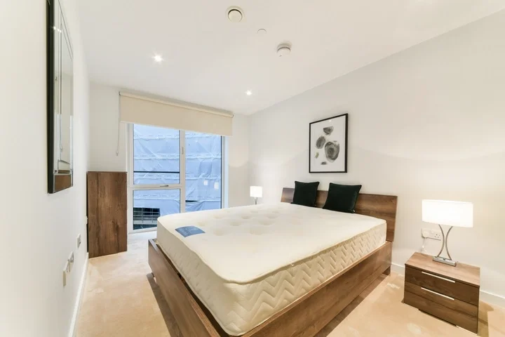 Flat Sayer Street in Greater London