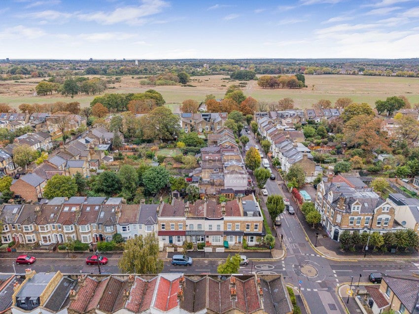 Flat Godwin Road in Greater London