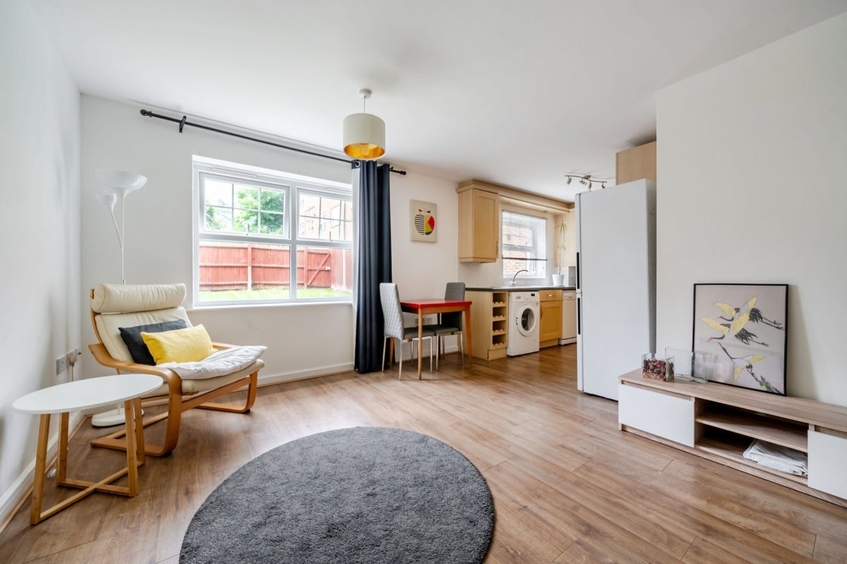 Flat Lancaster Road in Greater London