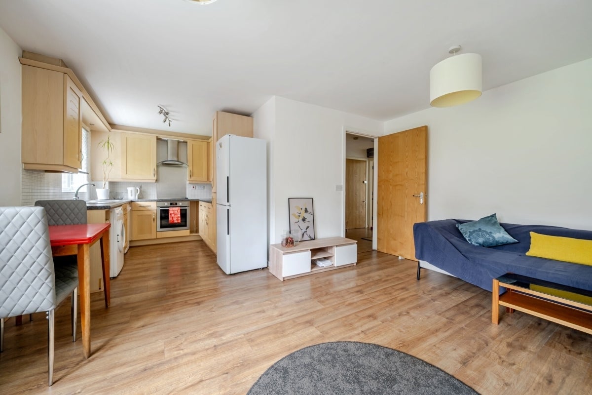 Flat Lancaster Road in Greater London