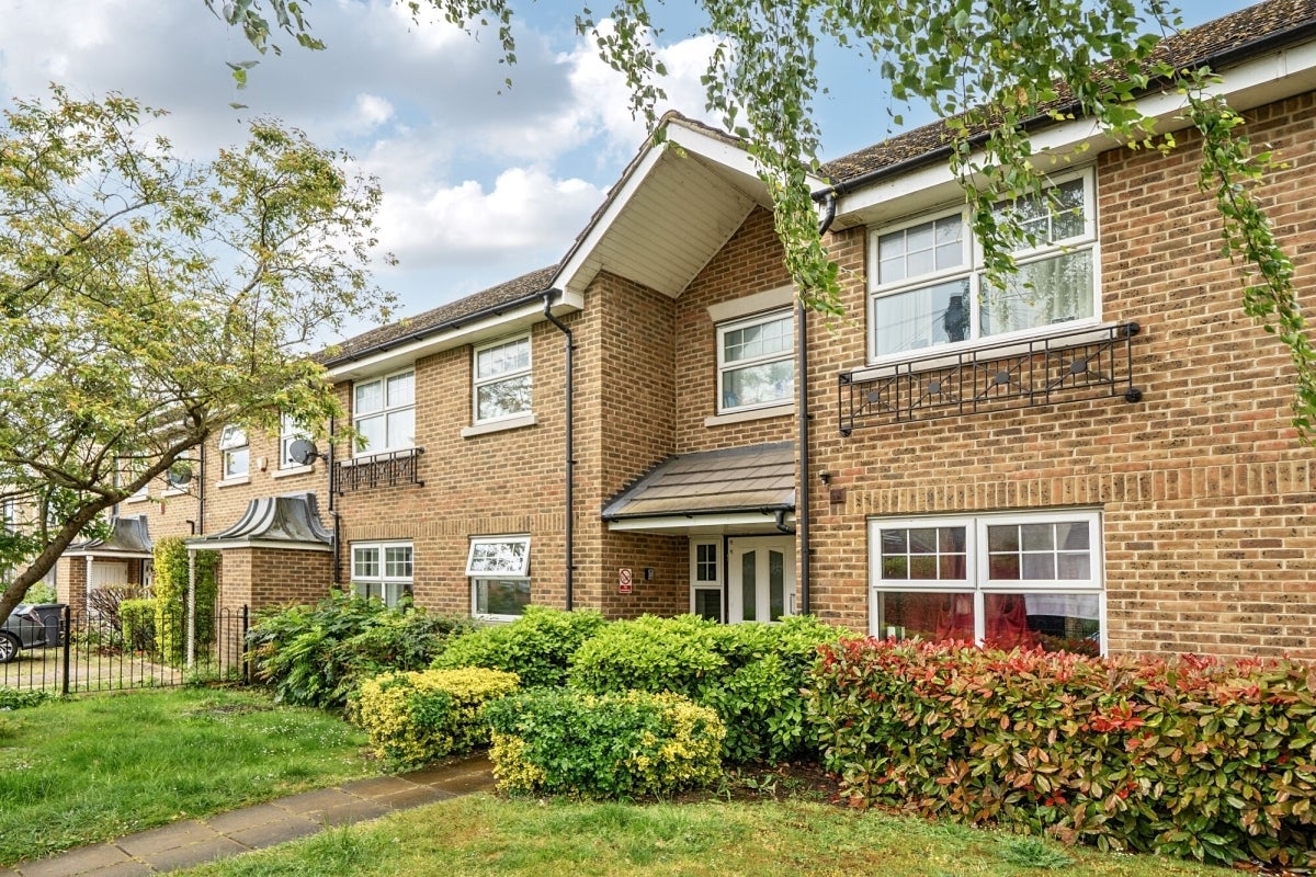 Flat Lancaster Road in Greater London
