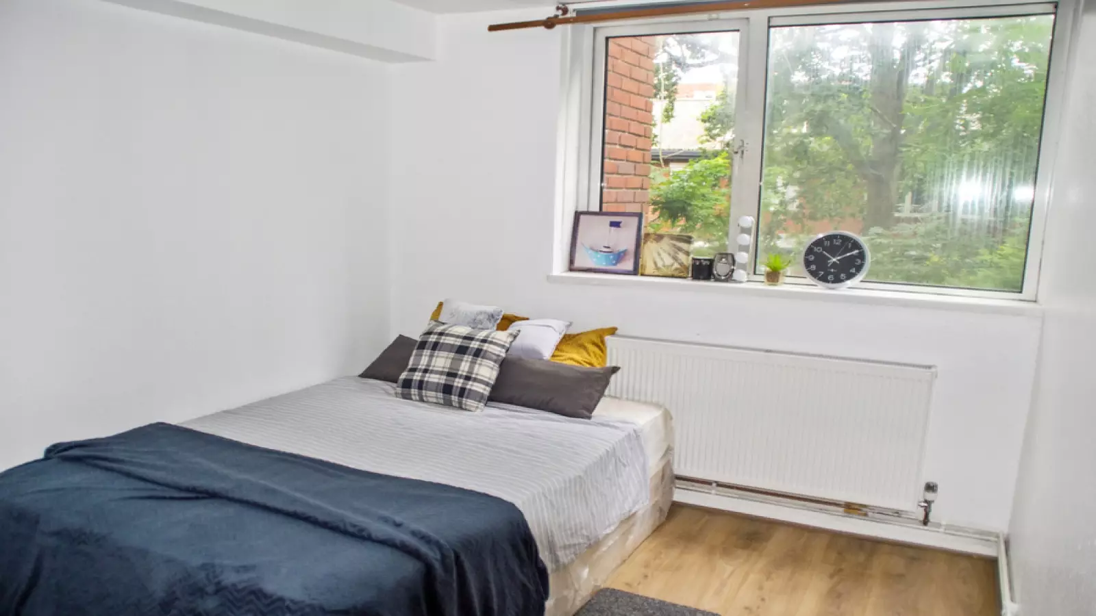 Flat Parry Road in City of Westminster