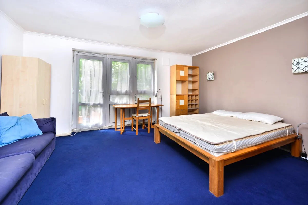 Flat Clarence Gardens in Greater London