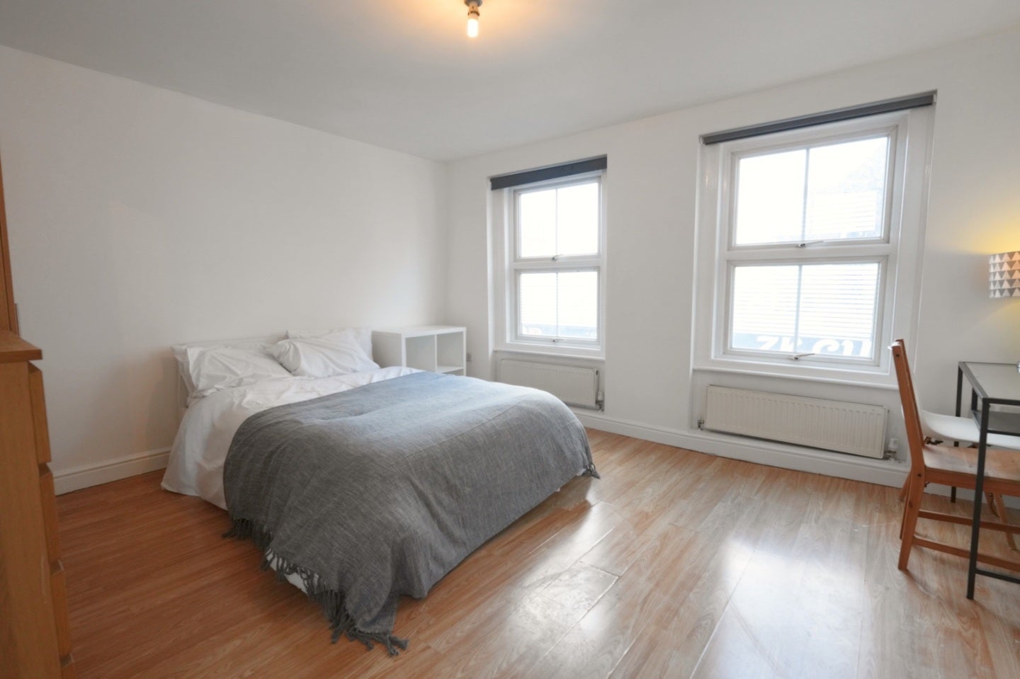 Room Court Street in Greater London