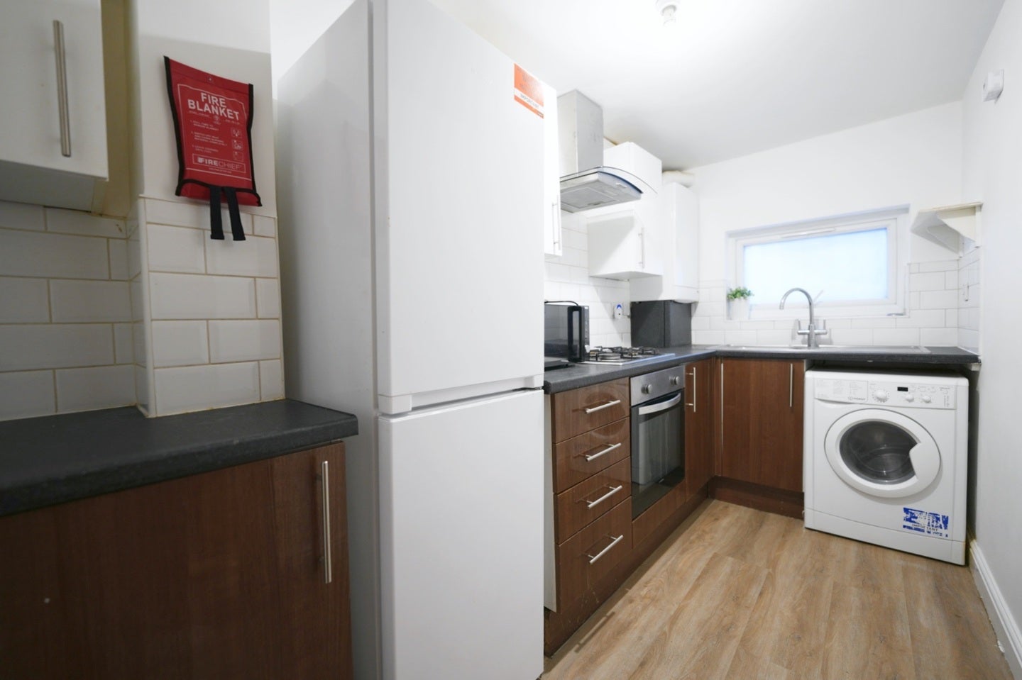 Room Court Street in Greater London