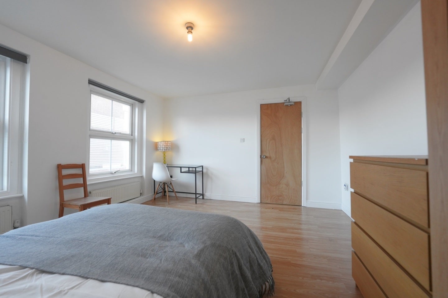 Room Court Street in Greater London
