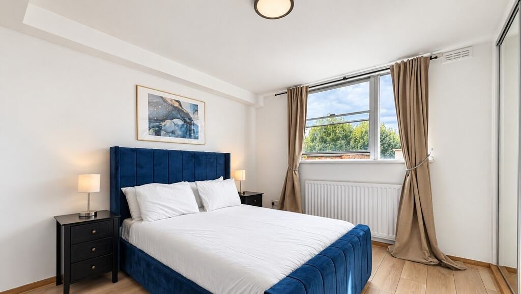 Flat Queensborough Terrace in City of Westminster
