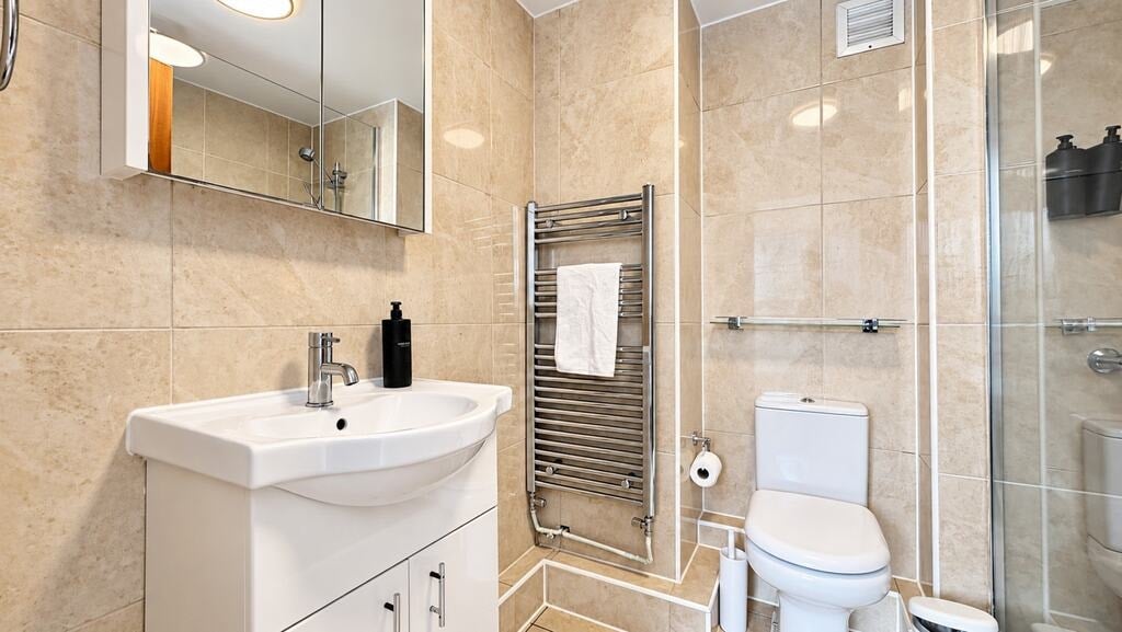 Flat Queensborough Terrace in City of Westminster